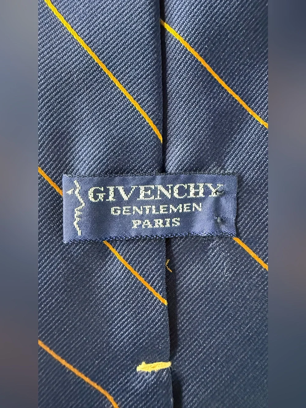 GIVENCHY GENTLEMEN PARIS Luxury Vintage Navy Silk Blend Tie | MAGNAVOX Logo